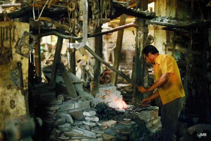 AÑO 1983 - COLOR - VIDA CAMPESINA EN PARAGUAY (JOSÉ MARÍA BLANCH)